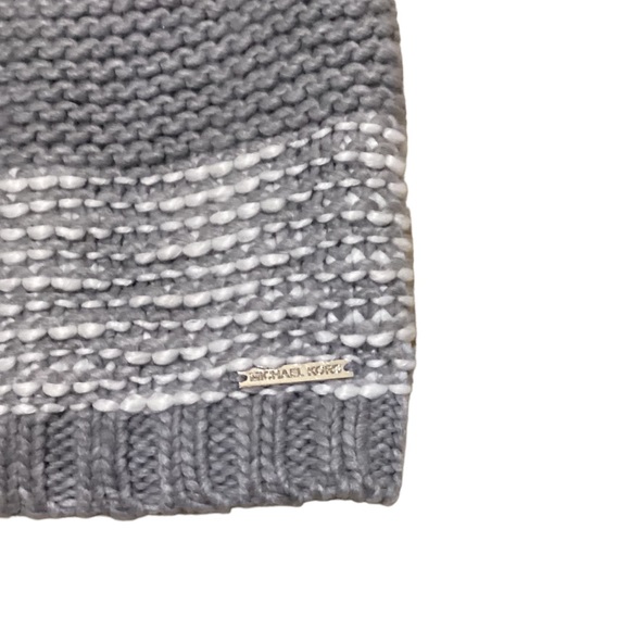 🆕🔥MK SUPER CUTE GRAY&WHITE KNITTED BEANIE&MK EMBLEM IN SILVER AT THE BOTTOMNWT - Picture 3 of 7